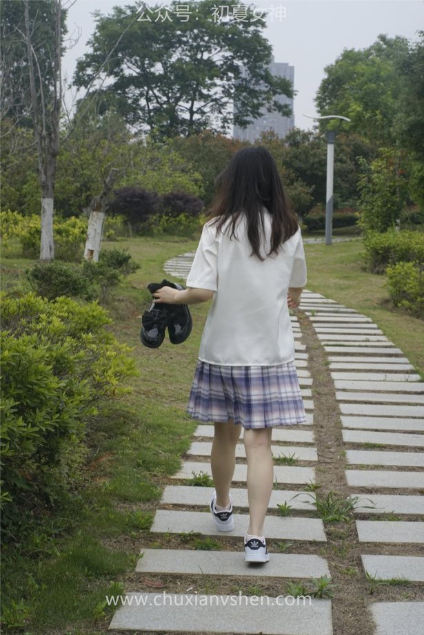 初夏女神 NO.025 十一 周末丛林 JK套搭配的袜子遭嫌弃[153P/1V/6.08GB]