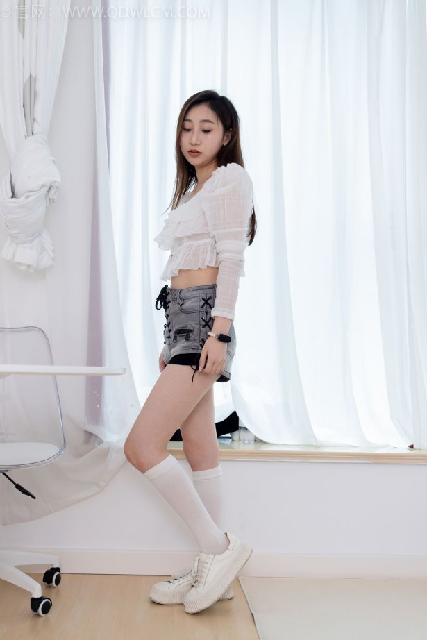 物恋传媒 NO.1697 柚子-新人驾到[150P/1V/3.67GB]