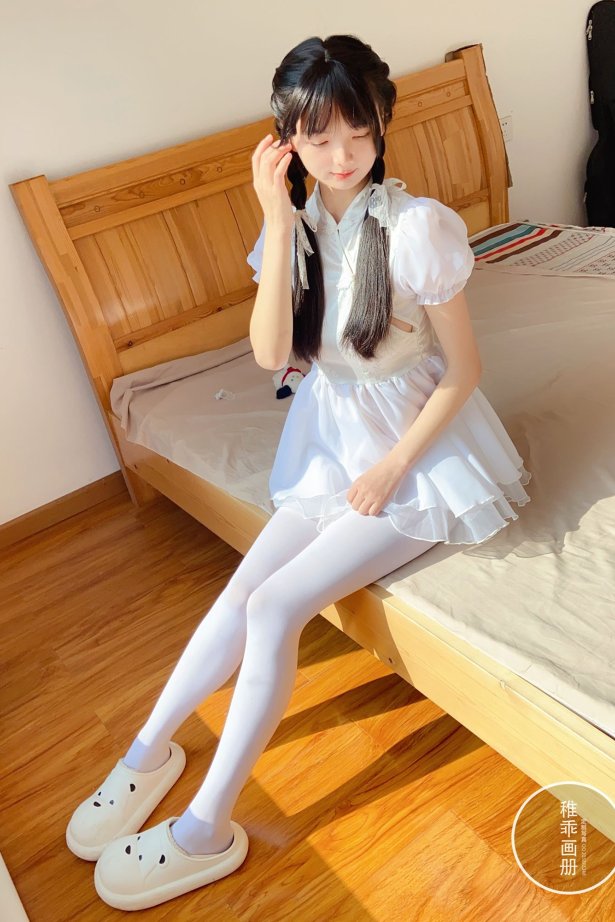 柴系小乖(稚乖画册) - 夜夜 80D白丝嬉戏[74P/1V/367MB]