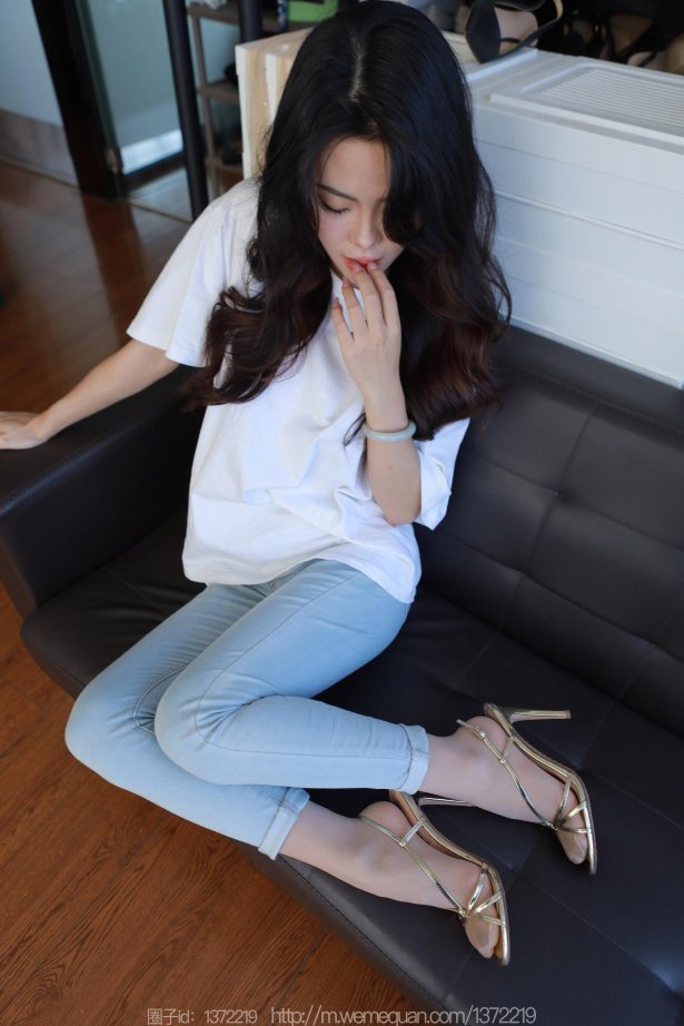 [IESS异思趣向] 2023.09.04 丝享家1524：兔兔《白T牛仔裤里丝》[87P/83MB]