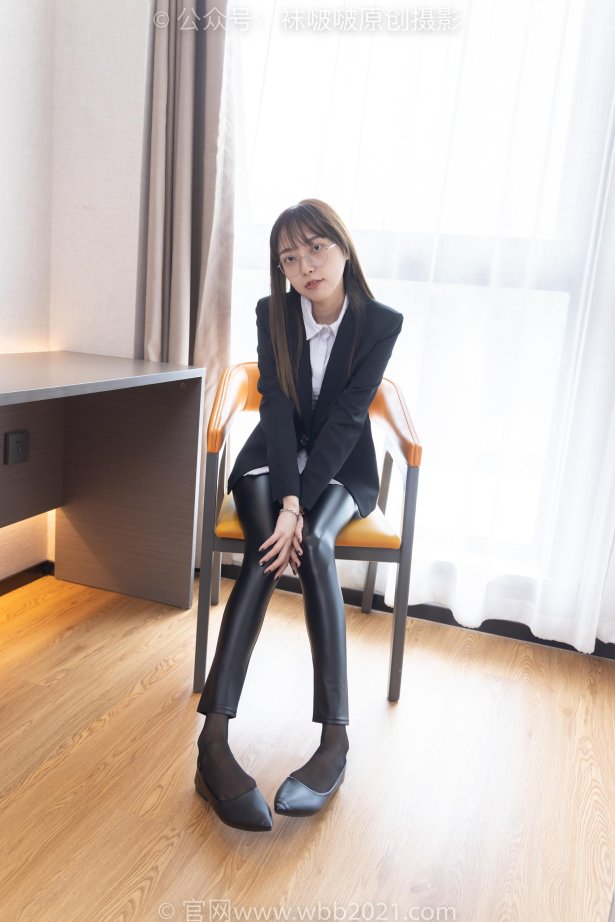 [BoBoSocks袜啵啵]NO.297 稚予-平底鞋、黑丝、皮裤裤里丝[140P/1V/5.43GB]