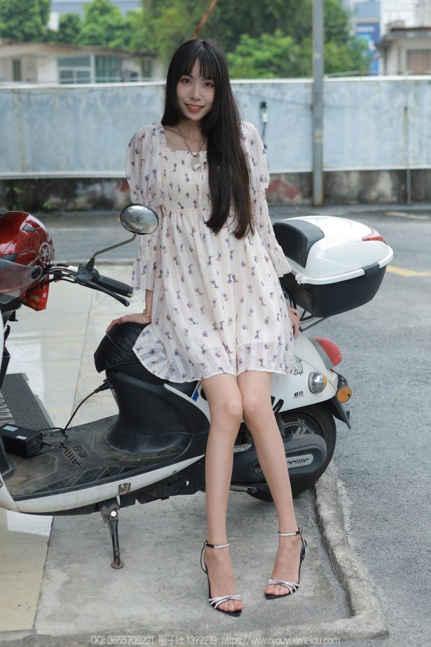 [IESS异思趣向] 2023.10.15 丝享家1559：团团《风吹裙子》[83P/84MB]