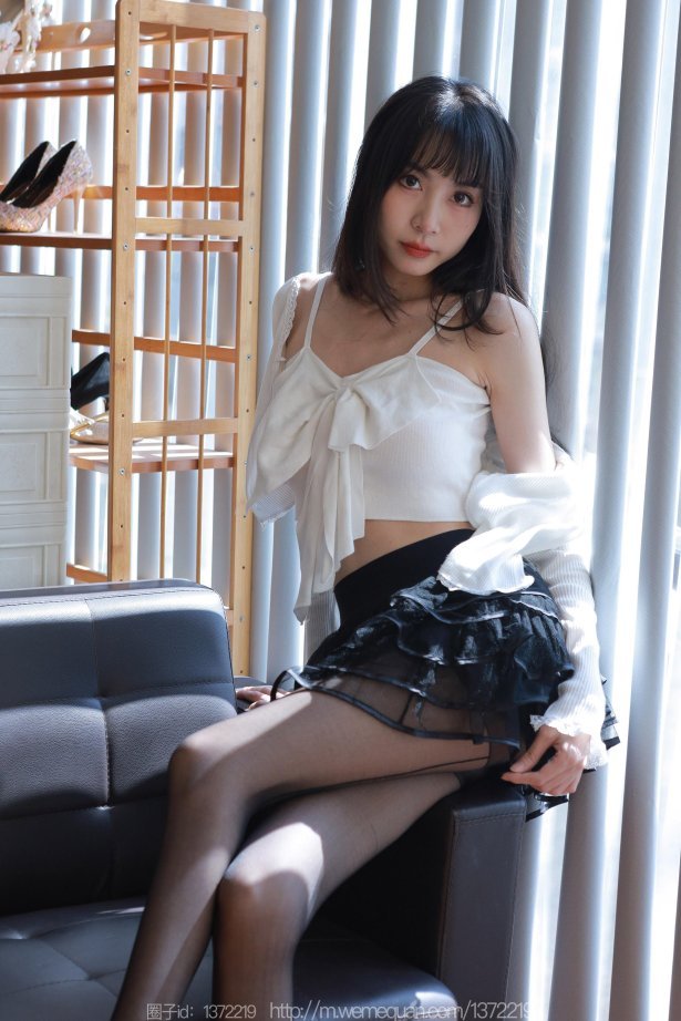 [XiuRen秀人网] 2023.09.26 No.7441 诗诗kiki 美腿丰腴[80P/781MB]