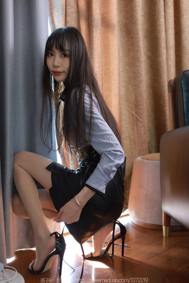 [IESS异思趣向] 2023.09.03 丝享家1523：团团《那一道光》[88P/87MB]