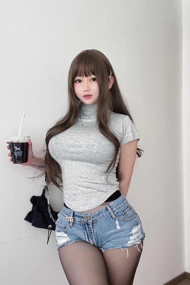 蜜桃少女是依酱呀 - 学姐的背影[38P/4V/641MB]