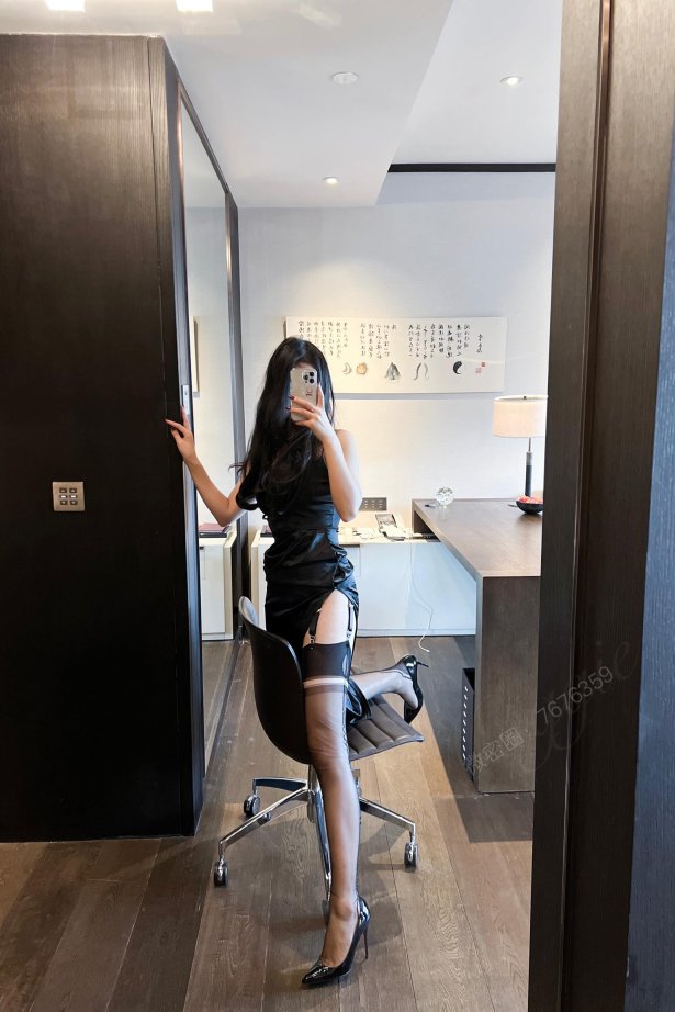 安乔乔儿(Nia乔乔)  cervin无弹力套图[109P/541MB]