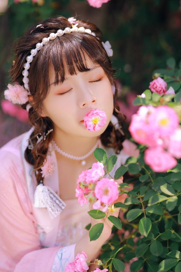 [YITUYU艺图语]2022.08.20 吻花香 Suky喜欢软绵绵毛茸茸的团子[25+1P/205MB]