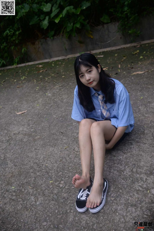 只糖棉袜 NO.381 孙怡 – 绿荫里的一抹蓝 [164P/1V/896MB]