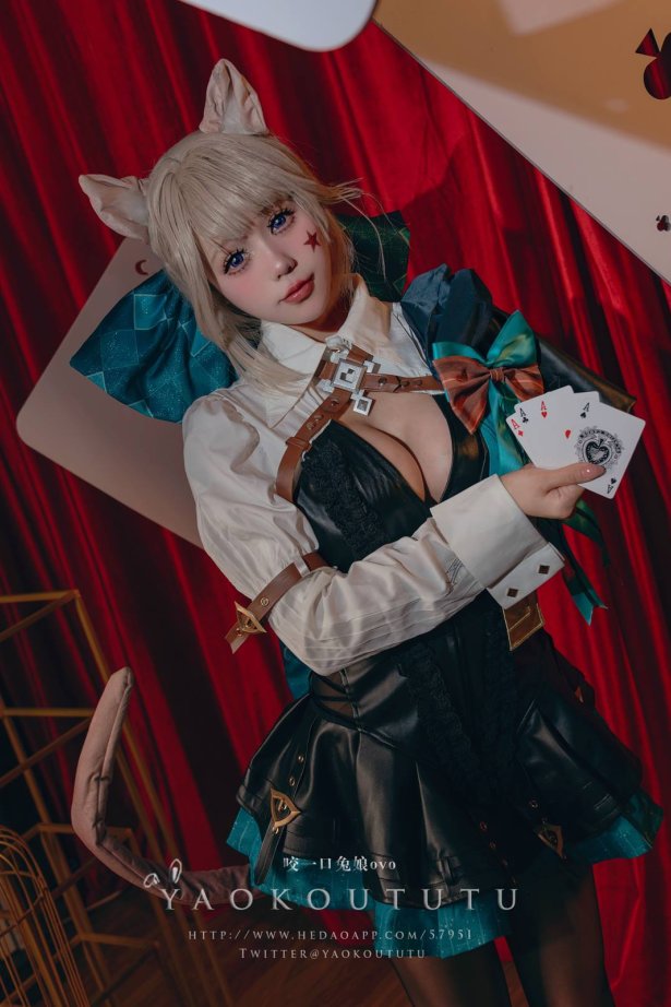 咬一口兔娘(黏黏团子兔) – 九月订阅『兔兔班车』No.4琳妮特[40P/1V/496M]