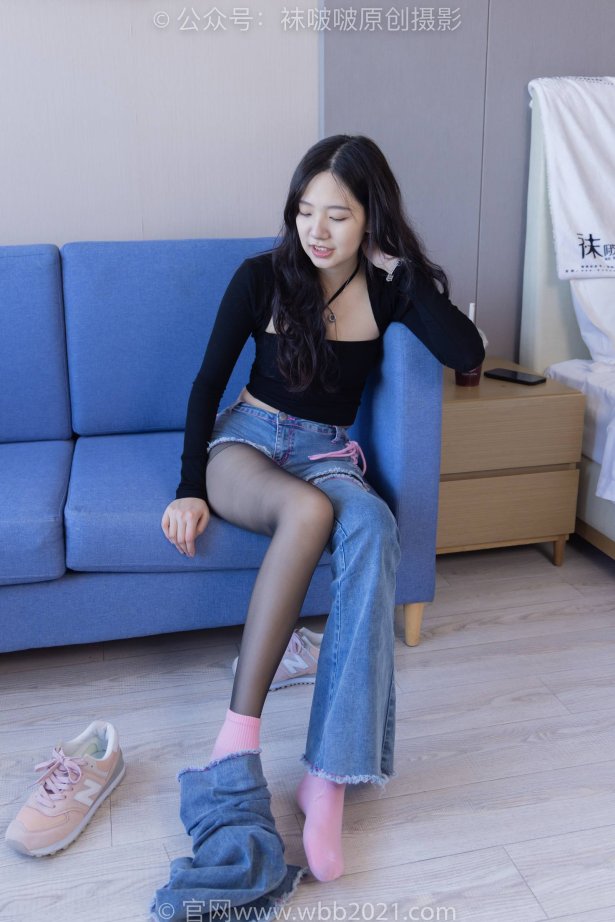 [BoBoSocks袜啵啵]NO.317 小甜豆-运动鞋、可拆卸牛仔裤、粉色棉袜、黑丝、裤里丝[140P/1V/6.37GB]