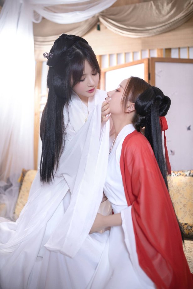 秀人内购@鱼子酱Fish – 内购私拍 情欲百合 [153P/1.05GB]