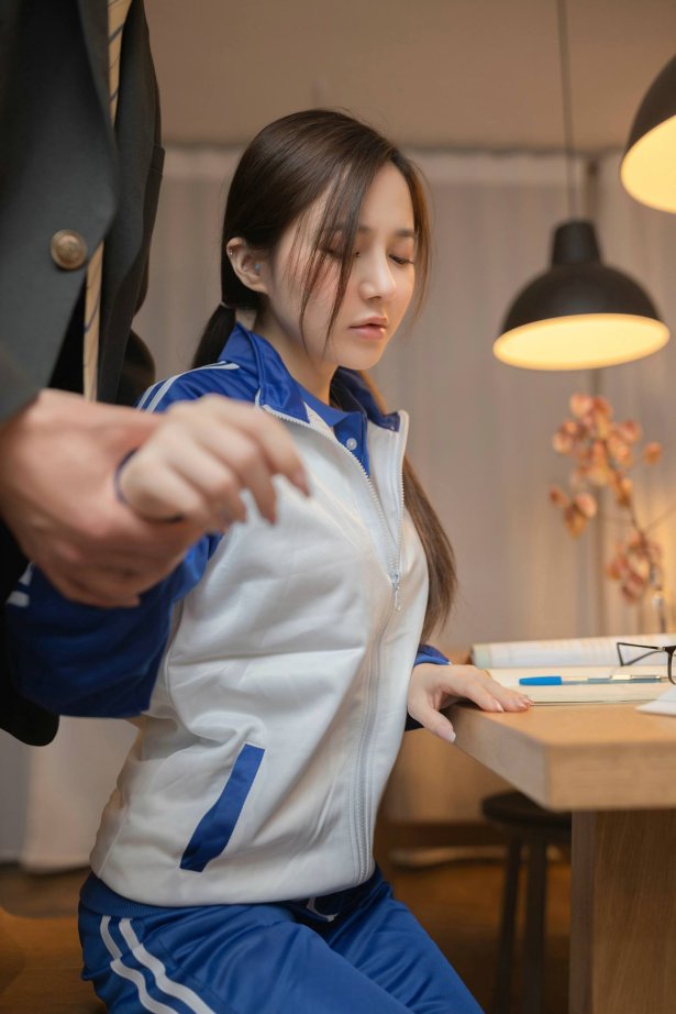 秀人名模鱼子酱Fish《家教》[87P/89MB]