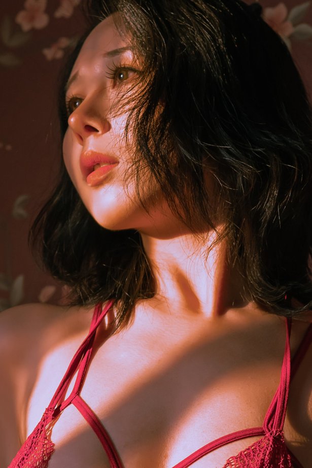 云溪溪 - 奶桃 红色[12P/70MB]