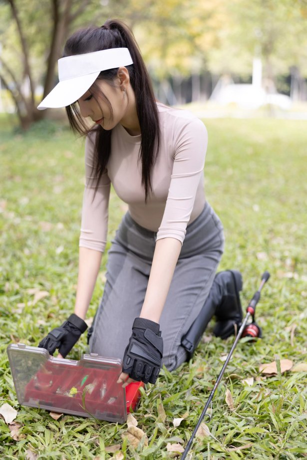 王馨瑶Yanni – 197钓鱼灰色紧身牛仔裤 [85P/1V/623MB]