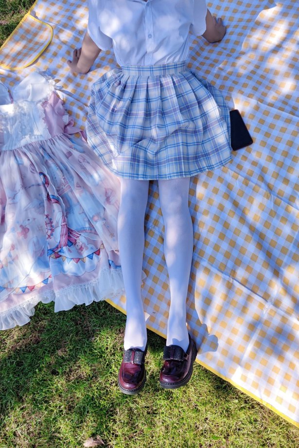 网紅Coser@地瓜小朋友 -草地1[14P/49MB]