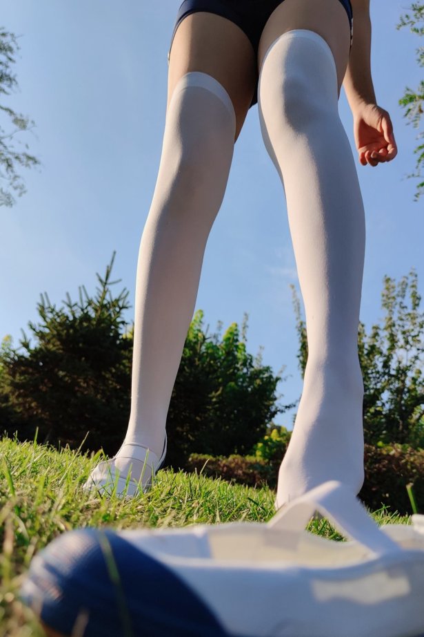 网紅Coser@地瓜小朋友 -草地2[20P/61MB]