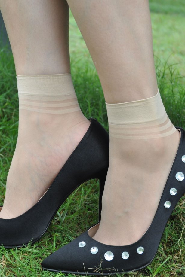 Fannie芬妮每足园 No.372 秋日私语（高跟丝族）1 [35P/87MB]