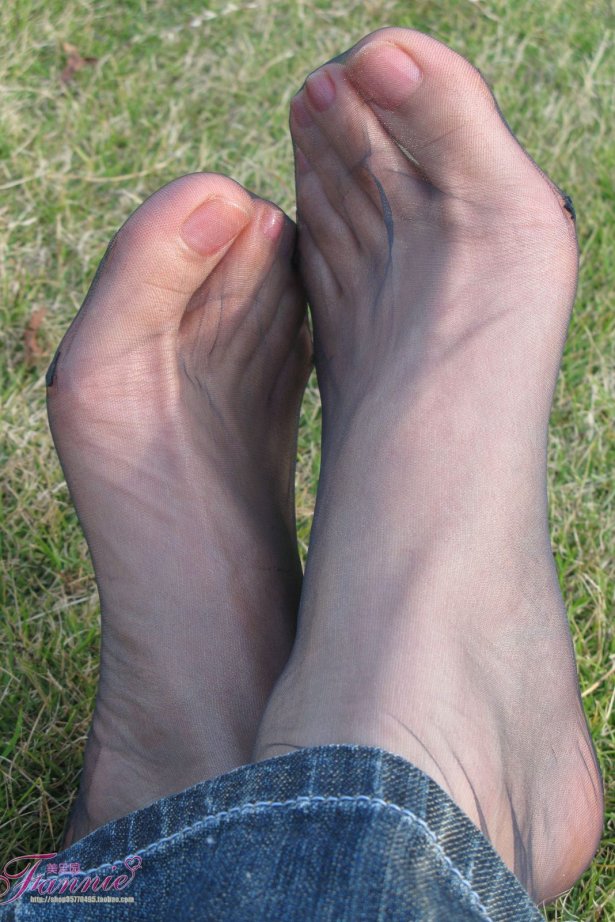 Fannie芬妮每足园 No.364 窃窃私语灰丝 [88P/236MB]