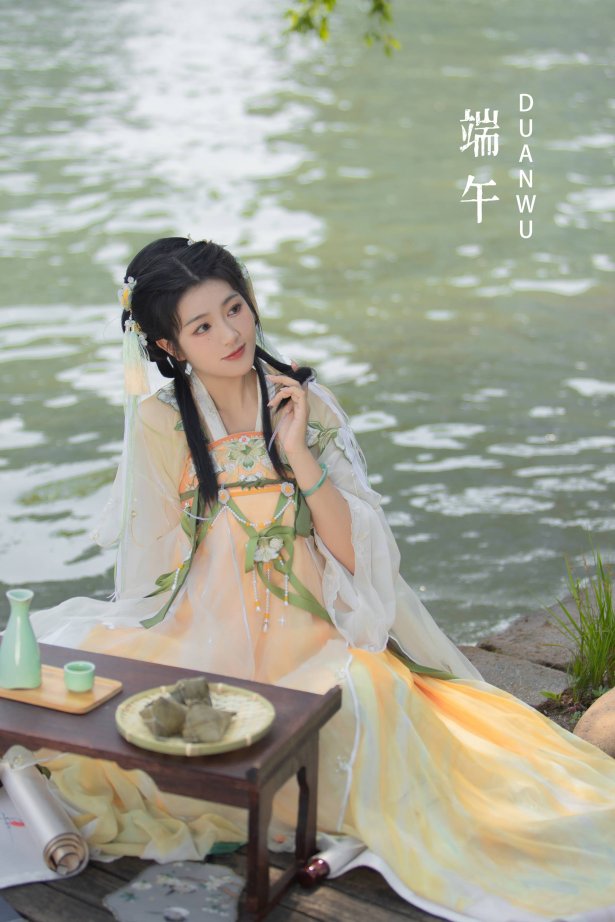 [YITUYU艺图语]2022.10.11 端午 云兮啦 竹叶青[24+1P/344MB]