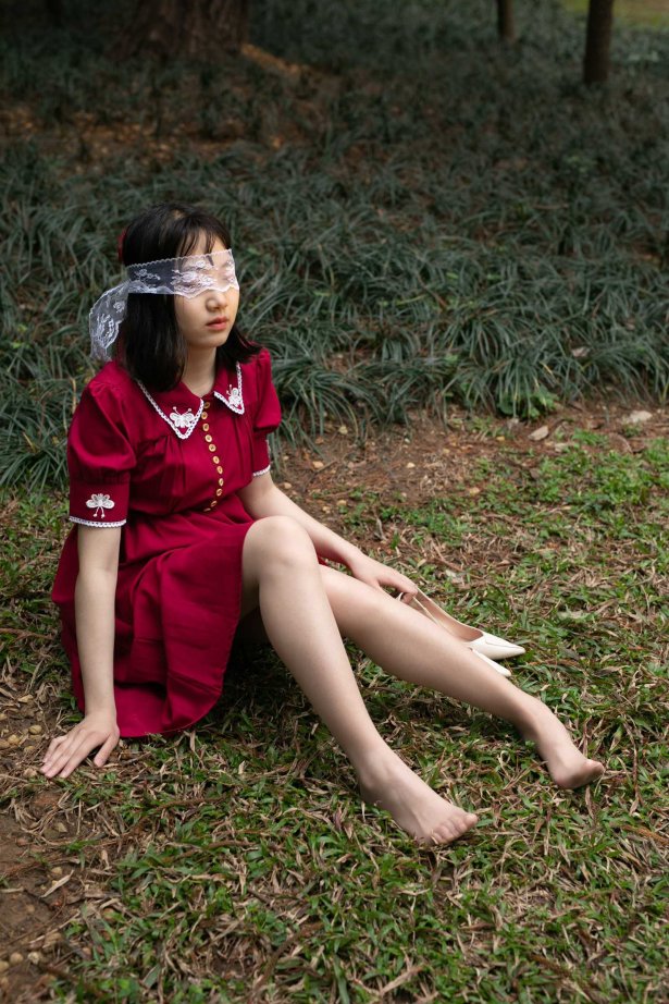 尤蜜丝 NO.044 穿搭推广展示图集 红裙森林[55P/372MB]