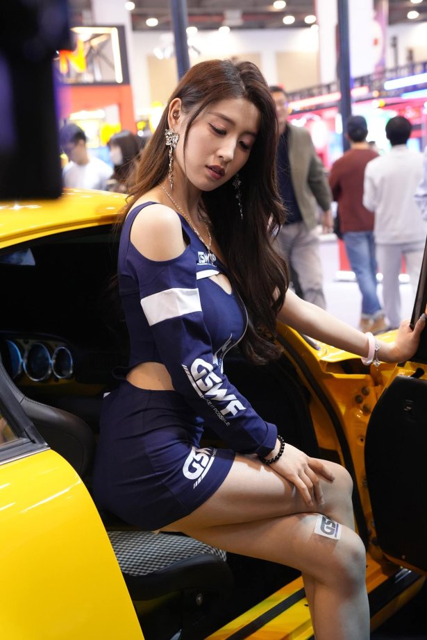 精选街拍作品 NO.5762 黑丝红短裤[59P/93MB]