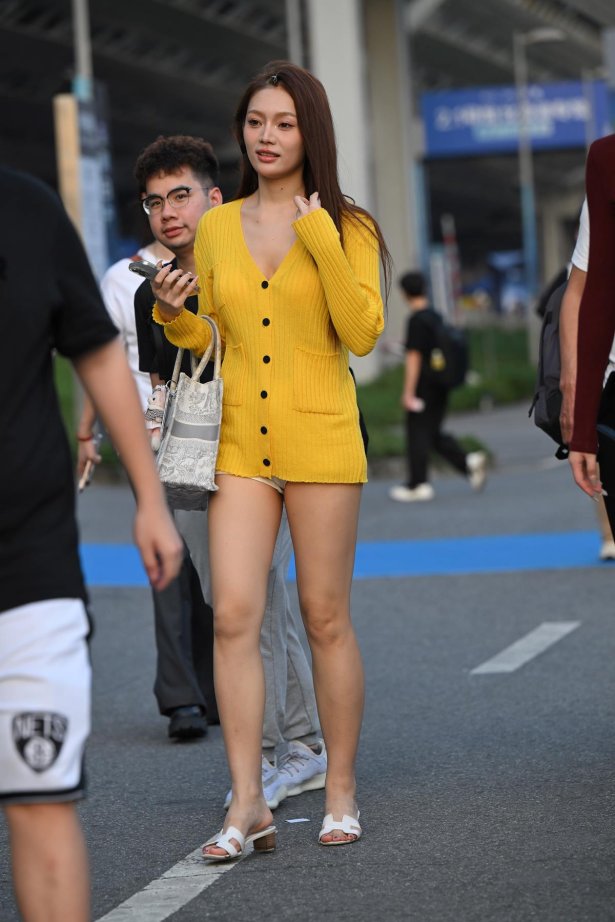 精选街拍作品 NO.5691 淡雅黄色针织[67P/199MB]