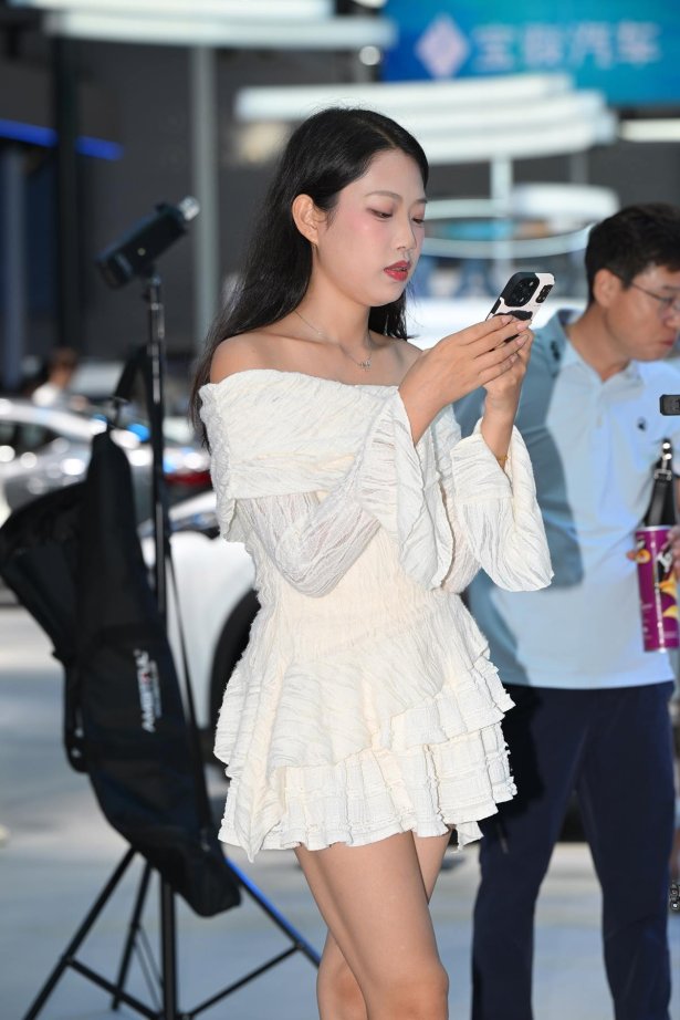 精选街拍作品 NO.5685 白色连衣裙[74P/171MB]