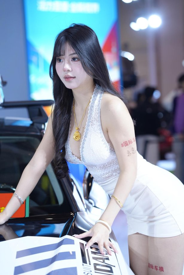 精选街拍作品 NO.5663 紧身好身材[48P/61MB]