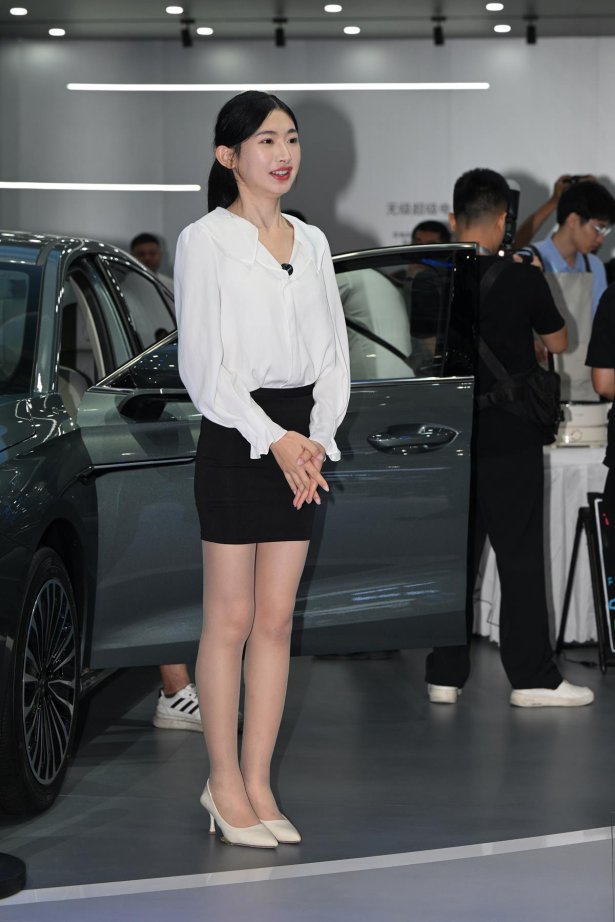 精选街拍作品 NO.5734 黑白搭配肉丝[92P/227MB]