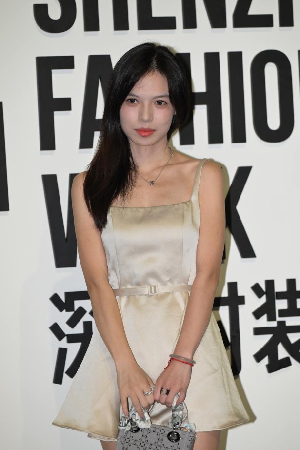 精选街拍作品 NO.5697 气质吊带裙[60P/123MB]