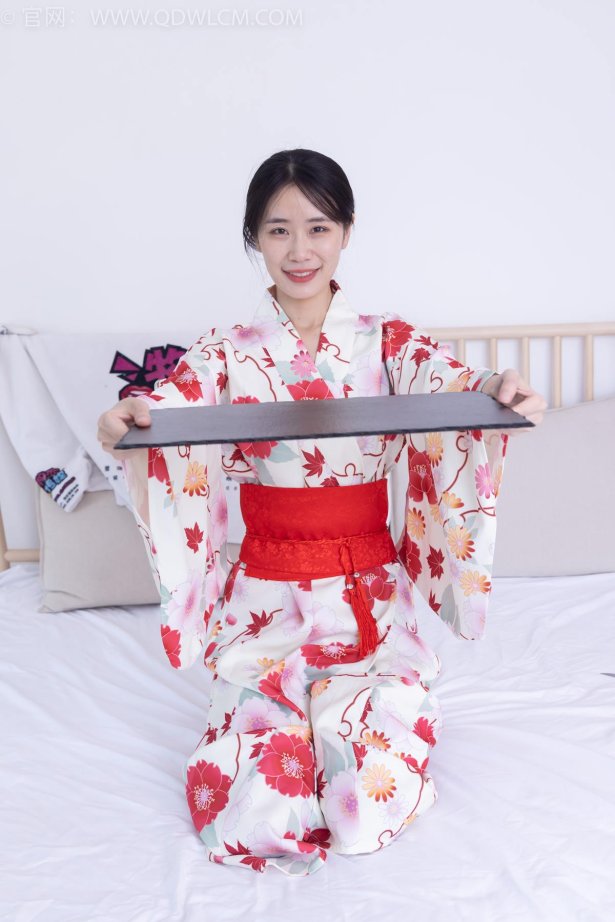 物恋传媒 NO.2385 菜菜-木屐、短白丝、裸足、和服浴衣、裸足[240P/1V/4.66GB]