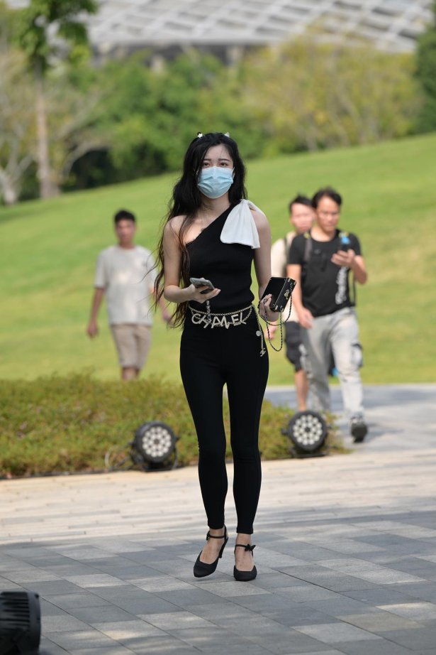 精选街拍作品 NO.5827 黑色紧身套装[79P/197MB]