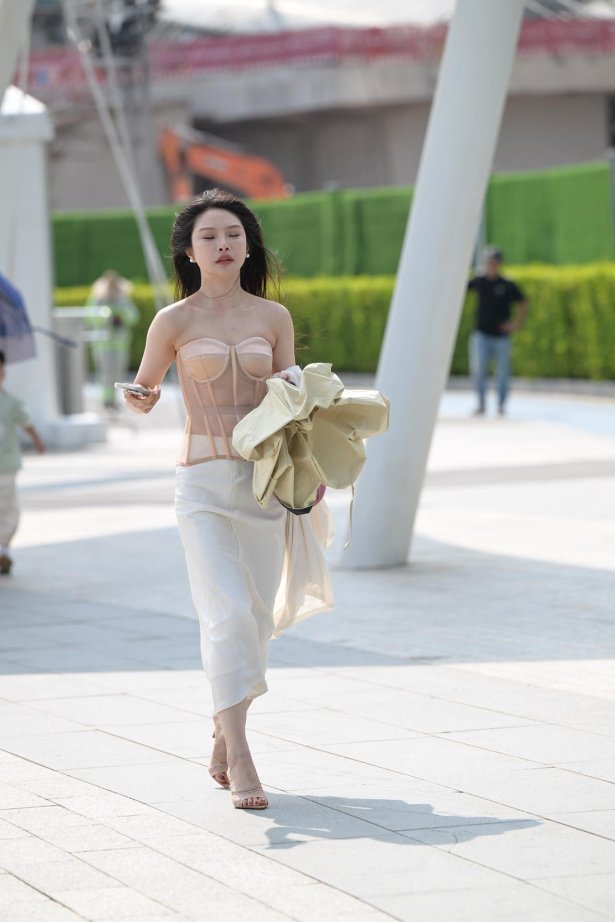 精选街拍作品 NO.5828 粉白搭配丝足[69P/143MB]