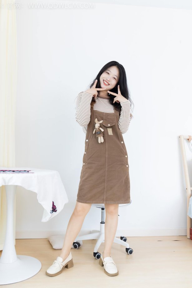 物恋传媒 NO.2388 小紫-皮鞋、薄肉丝大腿袜[160P/1V/3.28GB]