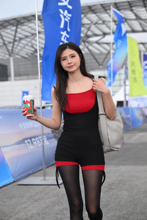 精选街拍作品 NO.5795 黑丝连体衣[62P/164MB]