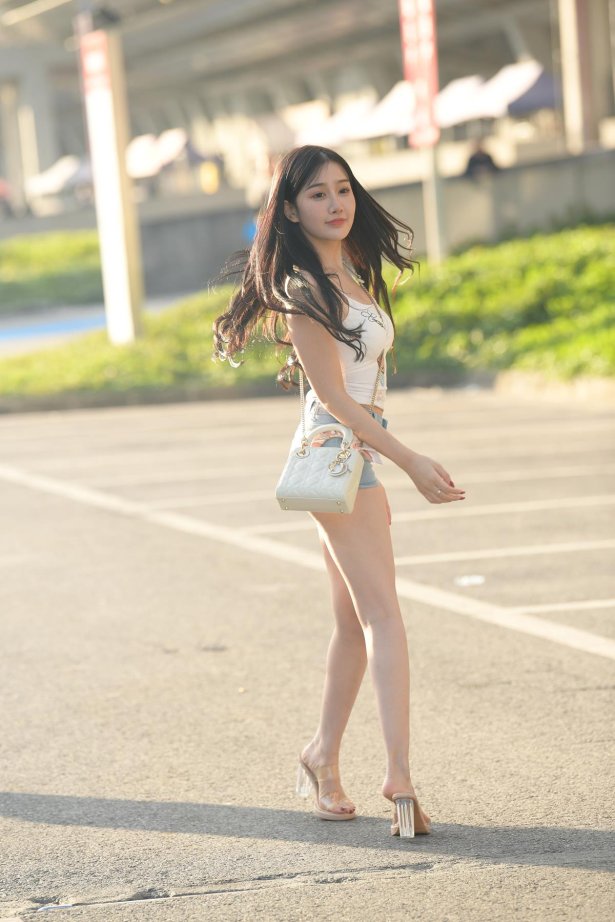 精选街拍作品 NO.5779 甜美可爱牛仔短裤[94P/271MB]