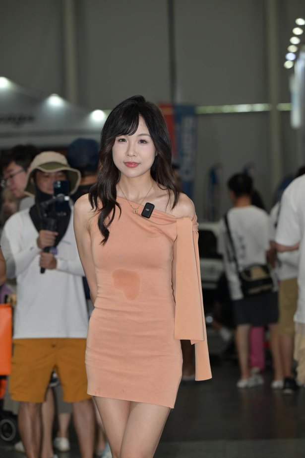 精选街拍作品 NO.5840 甜美修身裙[58P/119MB]