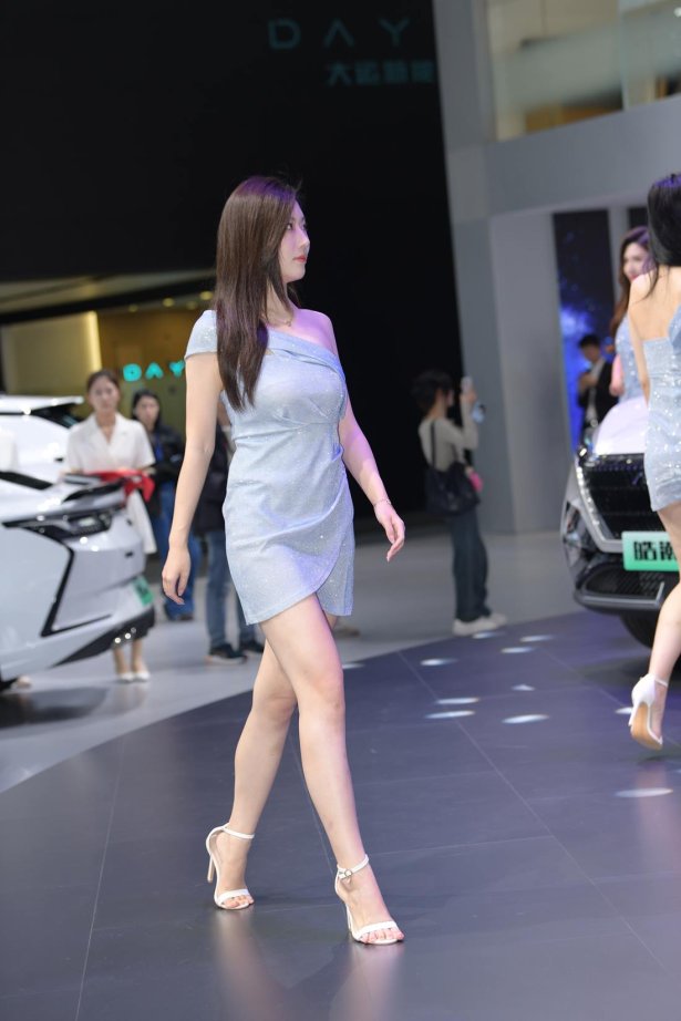 精选街拍作品 NO.5845 灰色修身裙[116P/267MB]