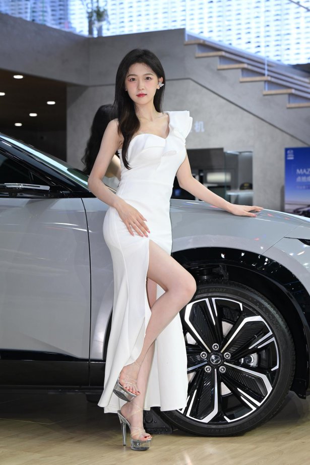 精选街拍作品 NO.5818 甜美白色长裙[90P/183MB]