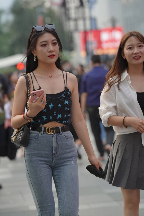 精选街拍作品 NO.5830 简单喇叭牛仔裤[117P/407MB]