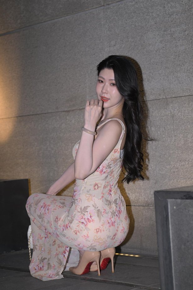 精选街拍作品 NO.5780 优雅碎花长裙[205P/523MB]