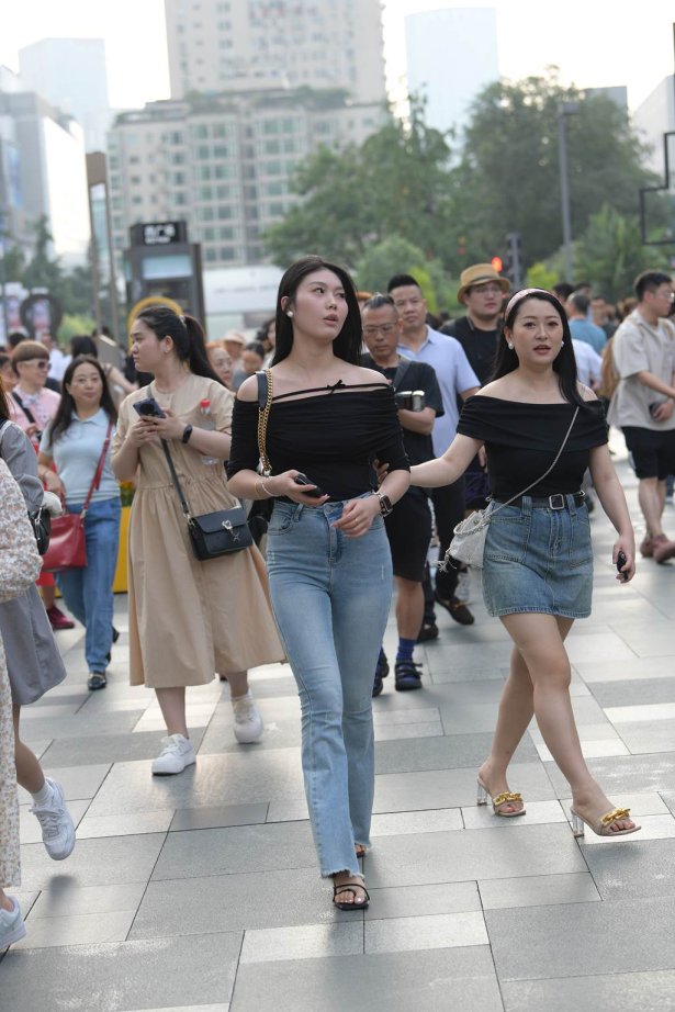 精选街拍作品 NO.6029 浅色喇叭牛仔裤[148P/397MB]