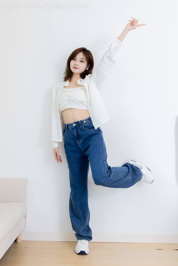 物恋传媒 NO.2432 橙子-运动鞋、白棉袜、裸足[160P/1V/4.11GB]