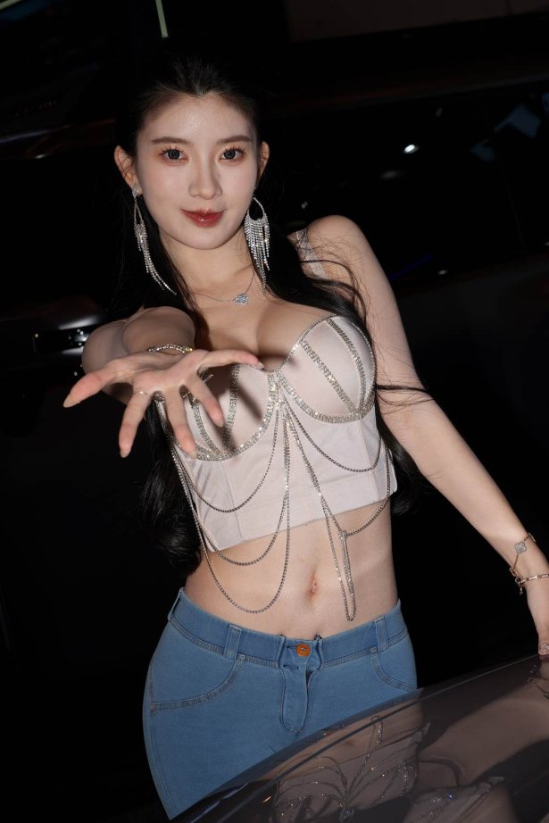 精选街拍作品 NO.5916 紧身牛仔裤好身材[56P/442MB]