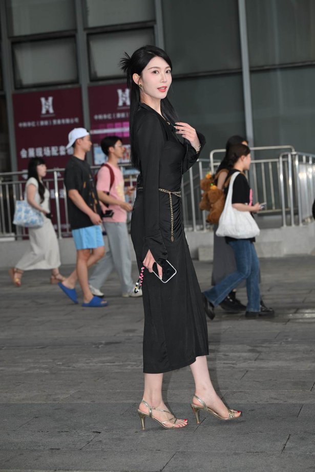 精选街拍作品 NO.6040 黑色针织长裙[100P/256MB]