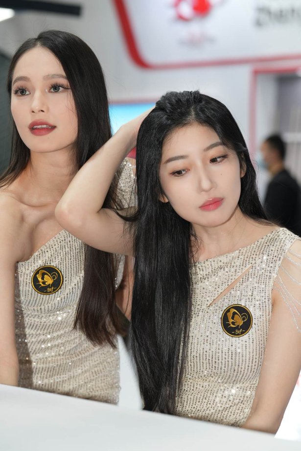 精选街拍作品 NO.5900 迷人闪亮女孩[171P/520MB]