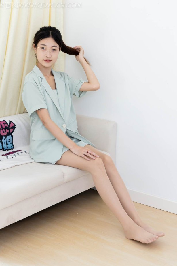 物恋传媒 NO.2444 小夏-三双高跟鞋、薄肉丝、裸足[173P/1V/7.22GB]