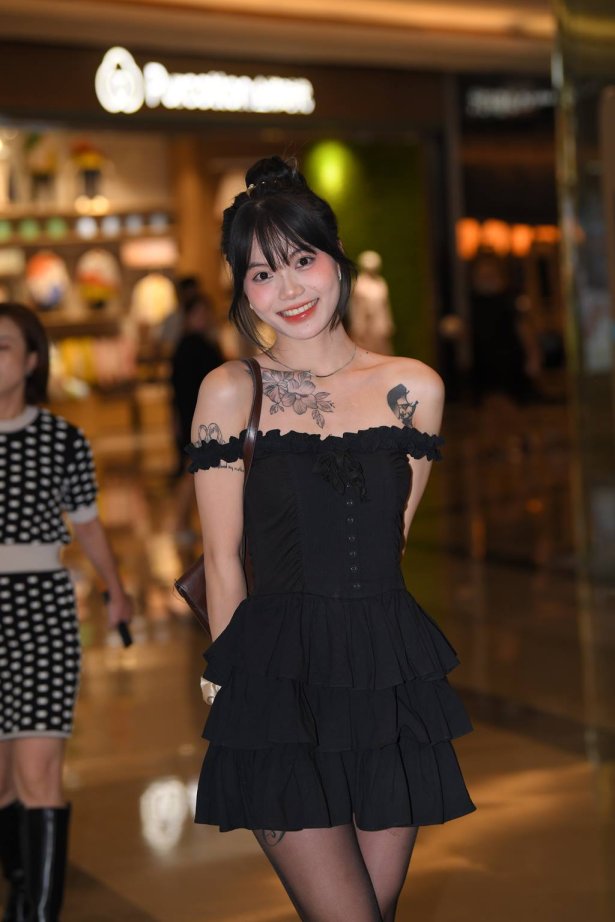 精选街拍作品 NO.5960 甜美一字肩黑裙[101P/192MB]