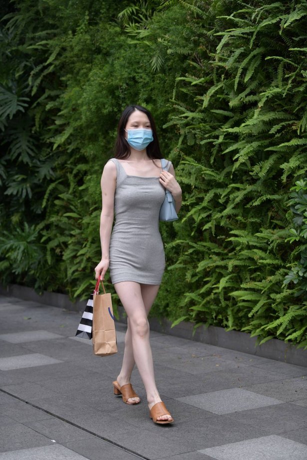 精选街拍作品 NO.5936 吊带包臀裙[70P/159MB]