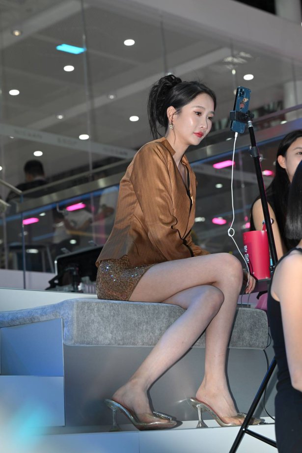 精选街拍作品 NO.5937 西装外套亮片裙[112P/322MB]